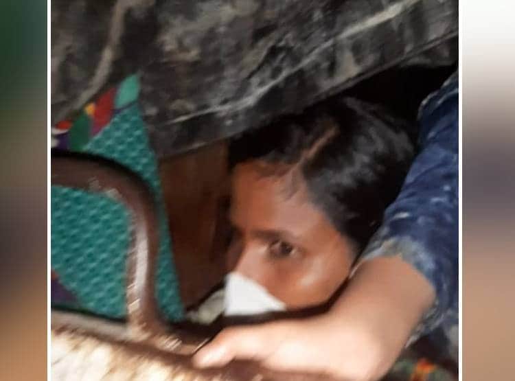 ट्रक में बुरी तरह से भरे हुए थे मजदूर, यूपी जाते वक्त पुलिस ने पकड़ा