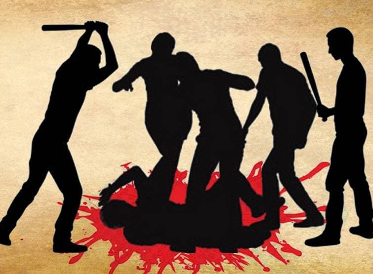 मजदूर को लूटकर भाग रहा था शख्स, लोगों ने पेड़ से बांधकर पीटा