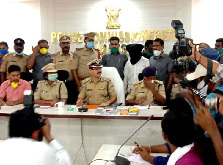 लव ट्रायंगल में हुआ मर्डर, एक को छिपाने के लिए 8 और कत्ल