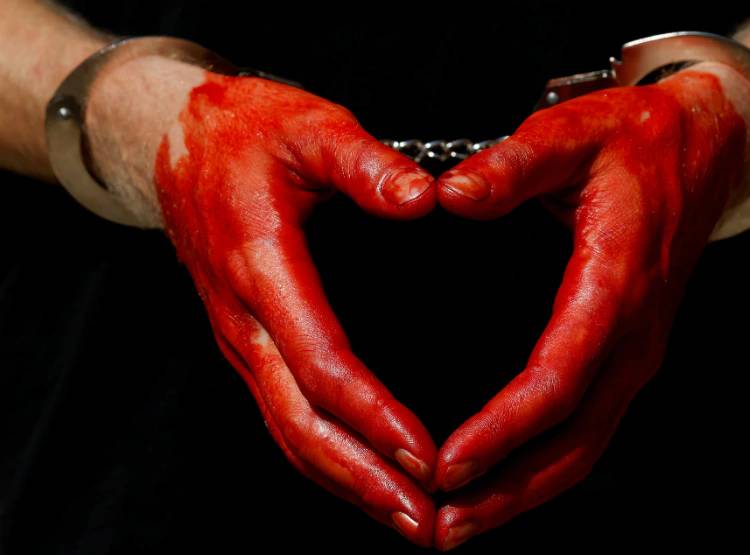 जेल से बेल लेकर आया रेप का आरोपी, लड़की के घर जाकर चाकू से वार, मां की मौत