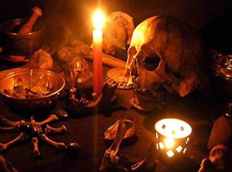 कोरोना भगाने के लिए पुजारी ने दी मानव बलि, सिर काटकर मंदिर में चढ़ाया