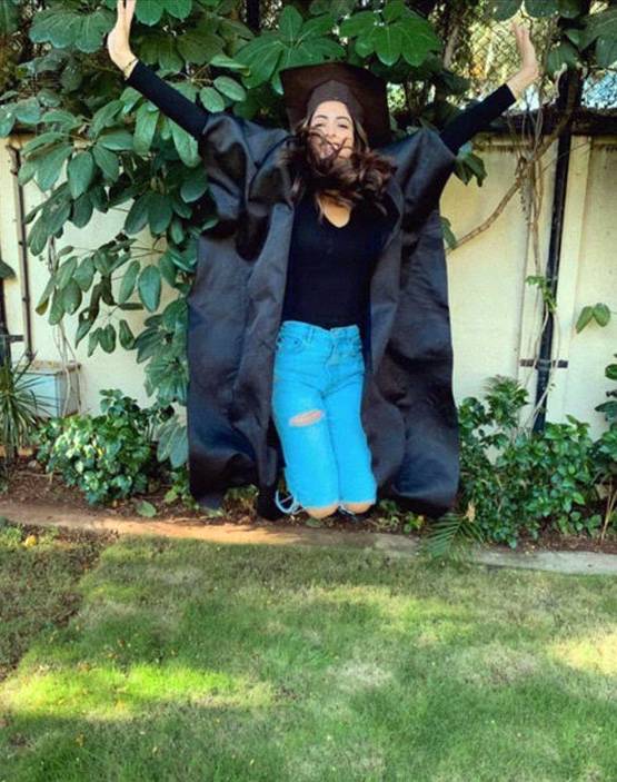 ग्रेजुएट हुईं अमिताभ की नातिन, बच्चन परिवार ने यूं मनाया जश्न