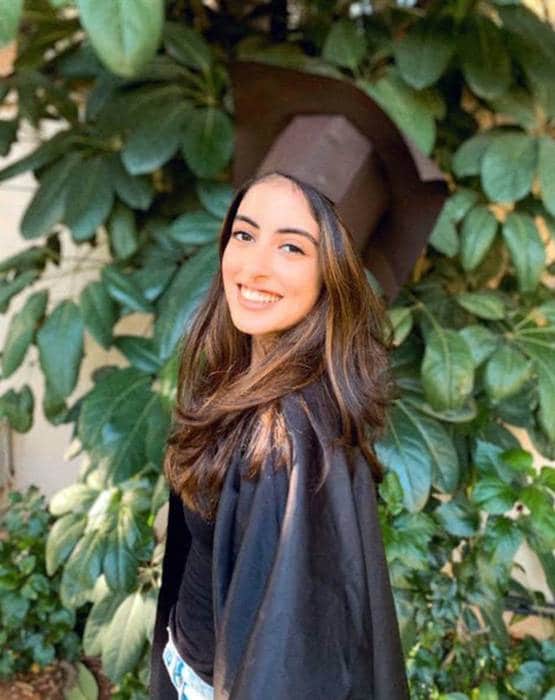 ग्रेजुएट हुईं अमिताभ की नातिन, बच्चन परिवार ने यूं मनाया जश्न