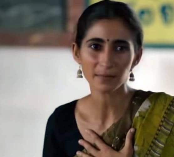 गांव में साड़ी पहने नजर आईं मनी हाईस्ट की एक्ट्रेस, जानें क्या है माजरा