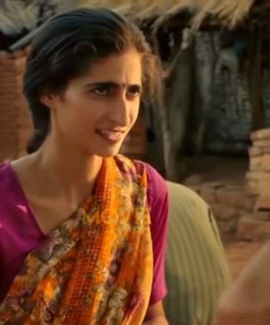 गांव में साड़ी पहने नजर आईं मनी हाईस्ट की एक्ट्रेस, जानें क्या है माजरा