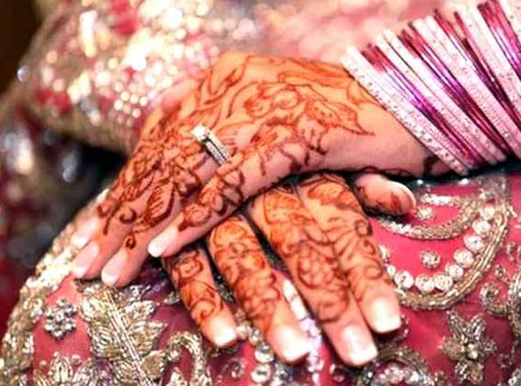 लॉकडाउन में बीवी मायके रह गई, शौहर ने रिश्तेदार से कर लिया निकाह