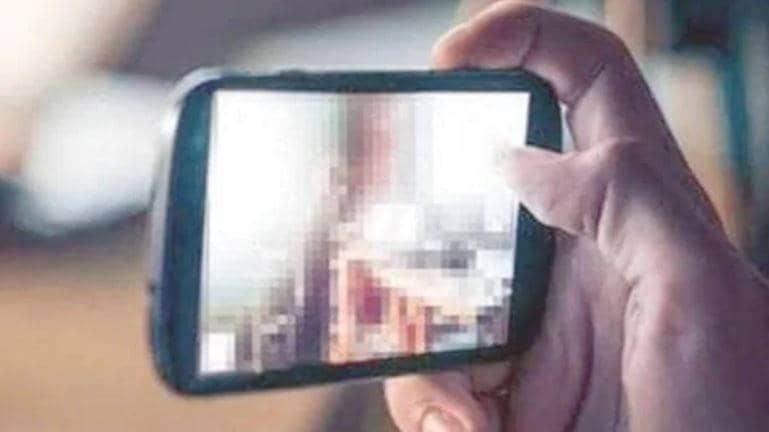 Zoom ऐप पर बच्चे कर रहे थे ऑनलाइन पढ़ाई, अचानक चलने लगा पोर्न