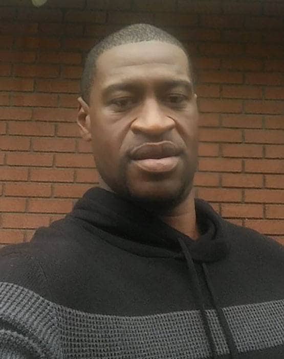 कोरोना संकट के बीच अश्वेत व्यक्ति की मौत पर क्यों उबल रहा अमेरिका?