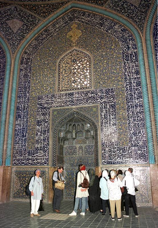 कोरोना के बीच ईरान का फैसला- रमजान की वजह से खुलेंगी सभी मस्जिदें