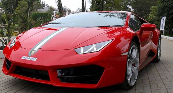 हाईवे पर 5 साल का बच्चा चला रहा था SUV, जा रहा था Lamborghini खरीदने