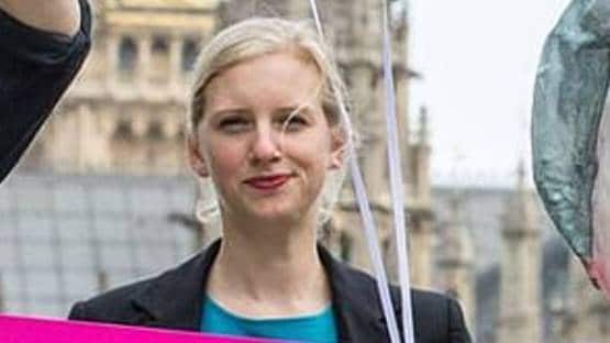 लॉकडाउन कराने वाले साइंटिस्ट ने तोड़ा नियम, गर्लफ्रेंड को बुलाया घर