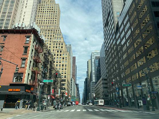 कोरोना से मरने लगे हजारों लोग तो इस शहर से भाग निकले अमीर