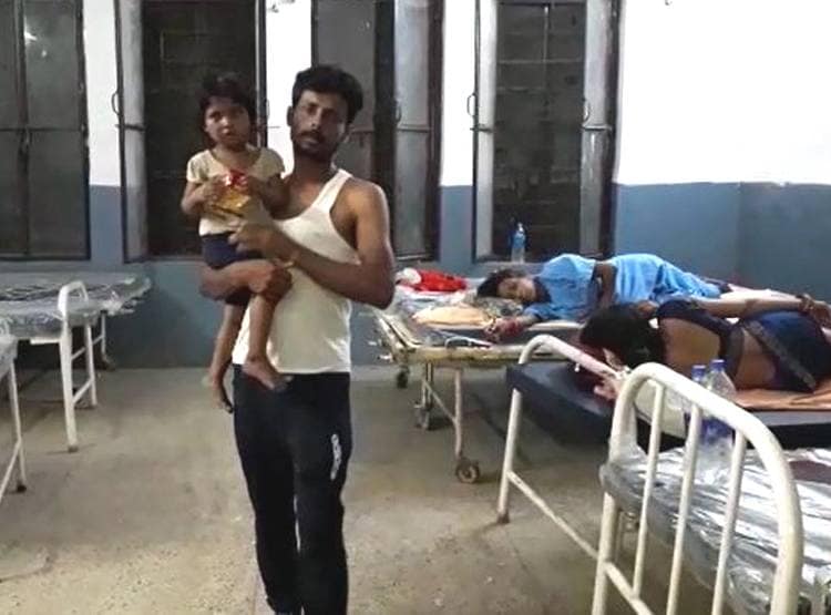 महिला को प्रसव पीड़ा हुई तो डर गया ट्रक वाला, रास्ते में उतारकर भागा