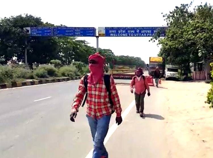 महिला को प्रसव पीड़ा हुई तो डर गया ट्रक वाला, रास्ते में उतारकर भागा