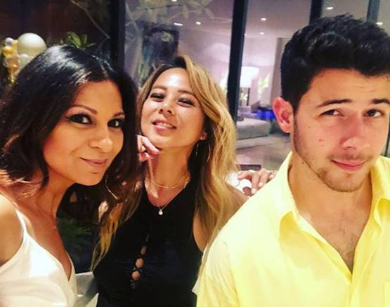 प्रियंका की जिंदगी में खास मायने रखती हैं ये, बर्थडे पर शेयर की फोटोज