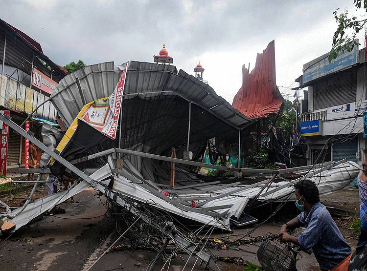 तूफान अम्फानः पारादीप पर होगा पहला प्रहार, प्रचंड वेग से हो सकती है टक्कर