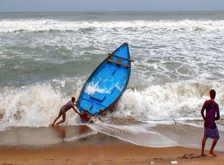 तूफान अम्फानः पारादीप पर होगा पहला प्रहार, प्रचंड वेग से हो सकती है टक्कर