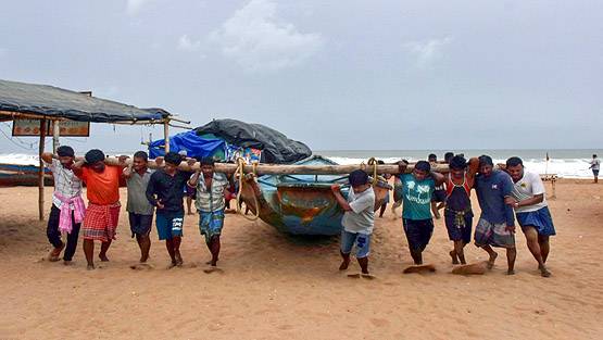 तूफान अम्फानः पारादीप पर होगा पहला प्रहार, प्रचंड वेग से हो सकती है टक्कर