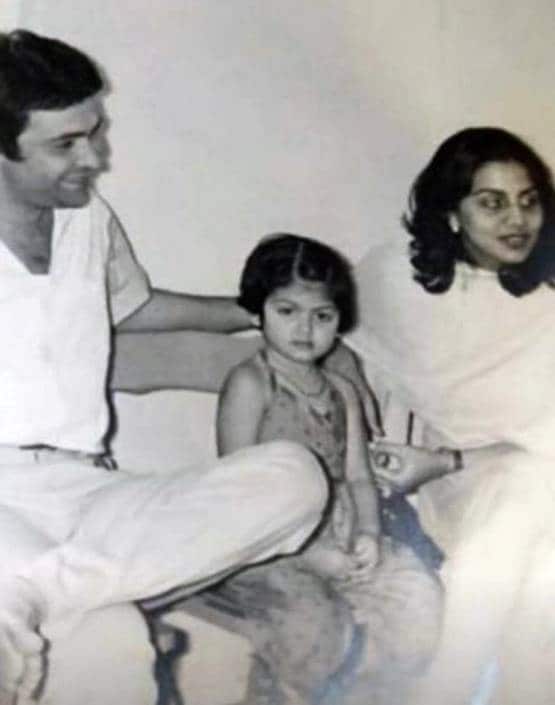 रिद्धिमा ने शेयर की पिता ऋषि संग Unseen फोटो, रणबीर-नीतू भी दिखे