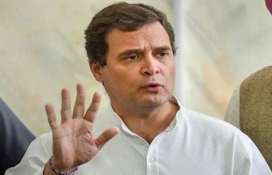 फुटपाथ पर मजदूरों से मिले राहुल, सुरक्षित घर वापसी का दिया भरोसा