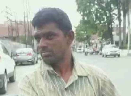 जरूरतमंदों को मास्क और राशन बांट रहा दिव्यांग राजू, PM मोदी भी मुरीद