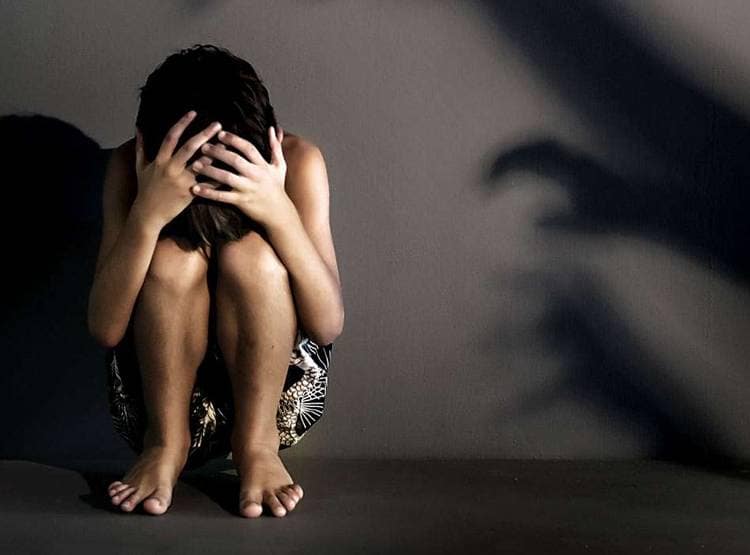 मां देती थी बेटी को नींद की गोली, अपने प्रेमी से करवाती रही दुष्कर्म