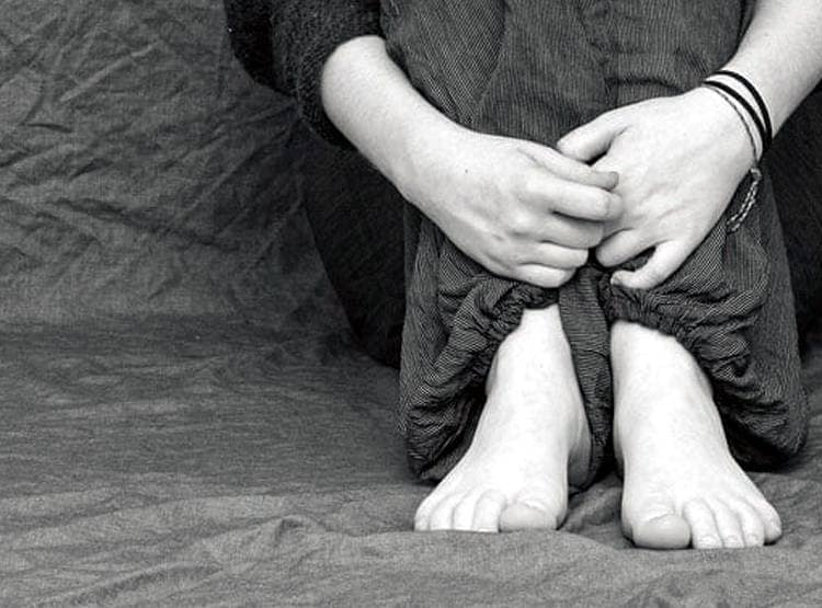 मां देती थी बेटी को नींद की गोली, अपने प्रेमी से करवाती रही दुष्कर्म