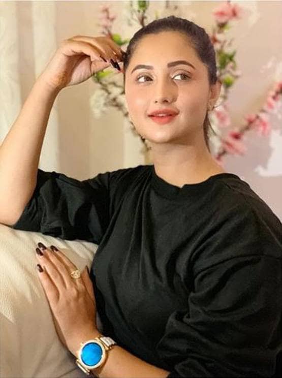 बदले अंदाज में रश्‍म‍ि ने शेयर की फोटोज, सेलेब्स ने कहा- आग लगा दी