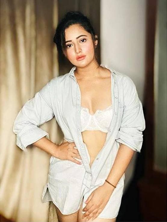 बदले अंदाज में रश्‍म‍ि ने शेयर की फोटोज, सेलेब्स ने कहा- आग लगा दी