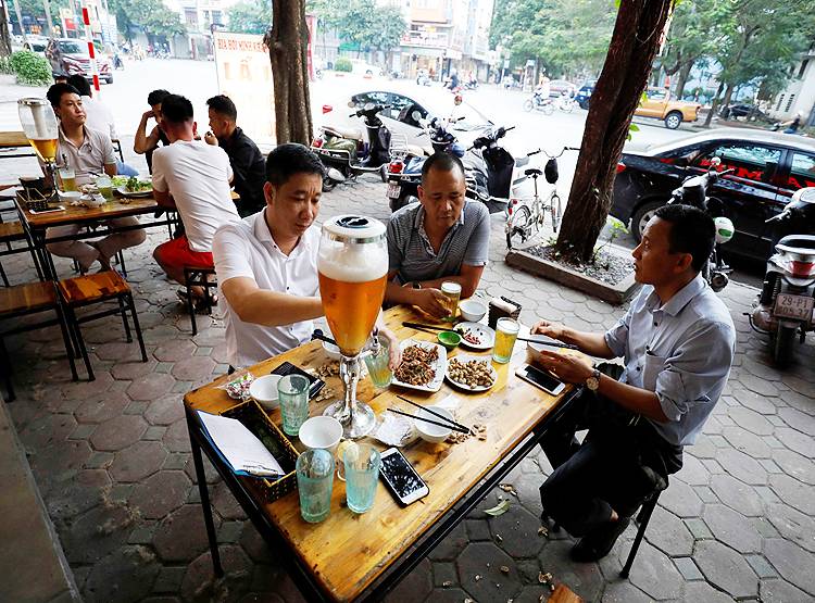 20 साल तक बमों से छलनी हुए इस देश ने कोरोना को हराया, US हुआ पस्त