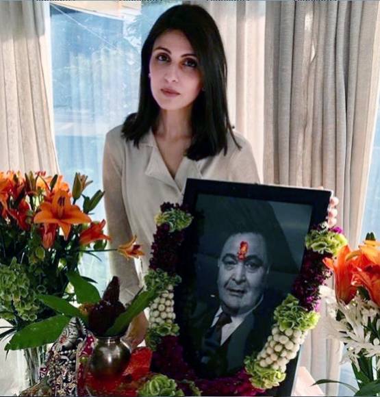 रिद्धिमा ने शेयर की पिता ऋषि संग Unseen फोटो, रणबीर-नीतू भी दिखे