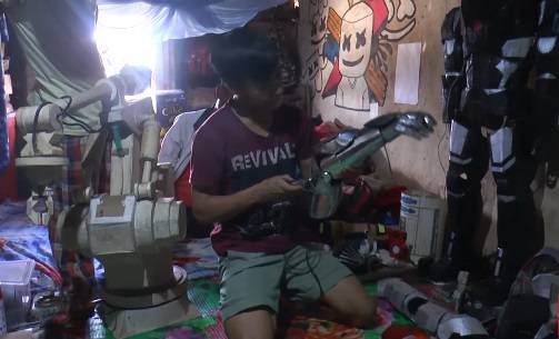 कबाड़ से किया जुगाड़, इस युवक ने बना दिया आयरन मैन का सूट