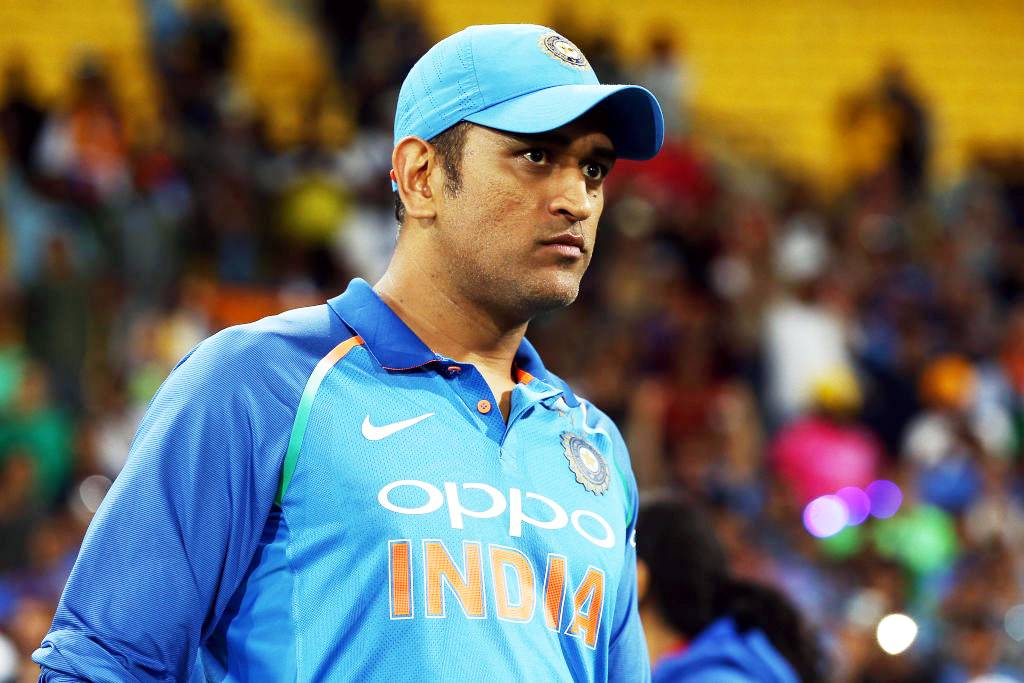 धोनी ने गुस्से में फेंका बल्ला, पूर्व क्रिकेटर ने बताई क्या थी वजह