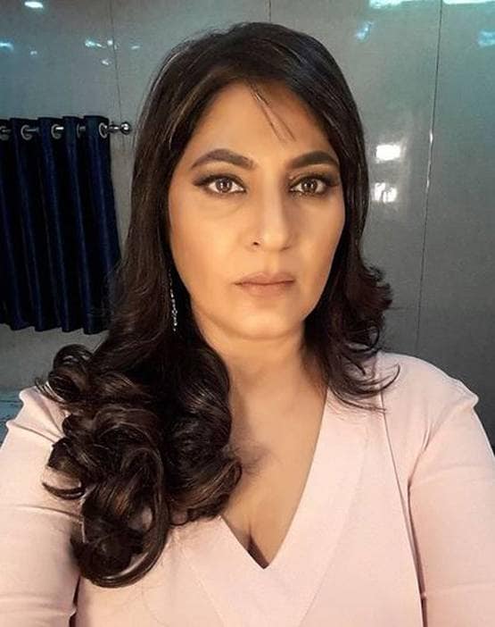 पता नहीं कब तक चलेगा लॉकडाउन, स्टारडम बचाने के लिए ये सब कर रहे सेलेब्स