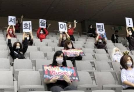 फुटबॉल मैच में दर्शकों की जगह बैठा दी सेक्स डॉल, पड़ गया महंगा