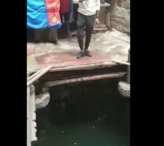 मुसीबत बना मुगलकालीन कुआं, लॉकडाउन में अचानक बढ़ने लगा जलस्तर