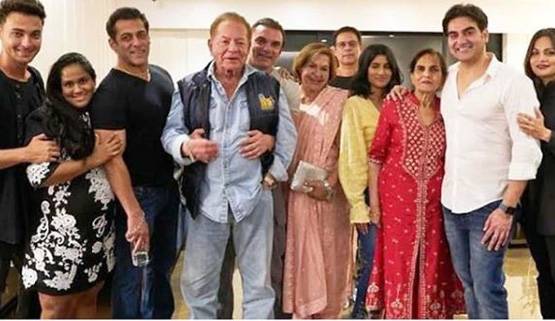 कपूर से लेकर खान तक, ये हैं बॉलीवुड के मशहूर परिवार, पीढ़ियों से कायम है दबदबा