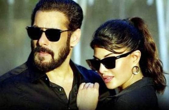 बिना जश्न के सलमान की स्पेशल ईद, हजारों पर‍िवार में बांटे दूध-घी-सेवइयां