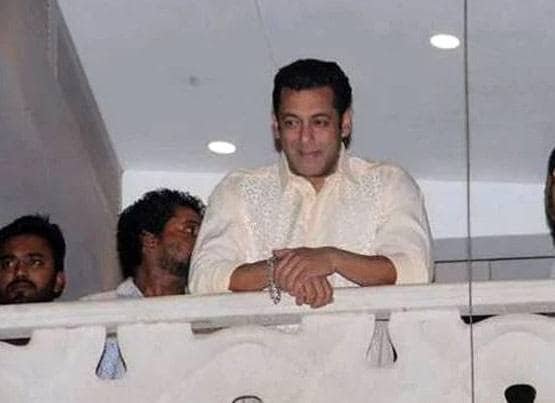 बिना जश्न के सलमान की स्पेशल ईद, हजारों पर‍िवार में बांटे दूध-घी-सेवइयां