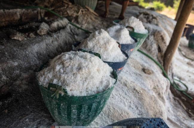 नमक का स्टॉक हो रहा है कम, लॉकडाउन की वजह से प्रोडक्शन ठप!