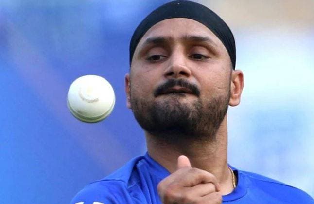 शाहिद आफरीदी पर भड़के हरभजन, बोले- देश की खातिर मैं बंदूक उठा लूंगा