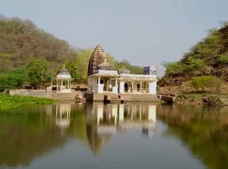 यहां शिव मंदिर से पार्वती की मूर्ति चुराते हैं कुंवारे, अनूठी है वजह
