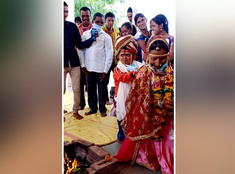 3 फीट का दूल्हा-4 फीट की दुल्हन, लॉकडाउन में हुई ये शादी चर्चा में