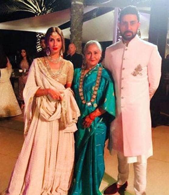 कुछ इस तरह मां को सलाम कर रहे बॉलीवुड स्टार्स, अनुष्का-करीना ने किए पोस्ट