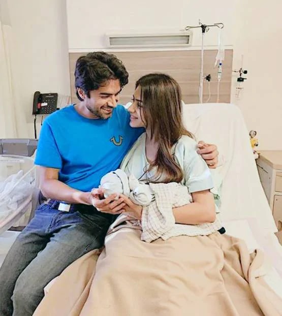 टीवी एक्ट्रेस स्मृति खन्ना ने बताया बेटी का नाम, शेयर की फैमिली फोटो