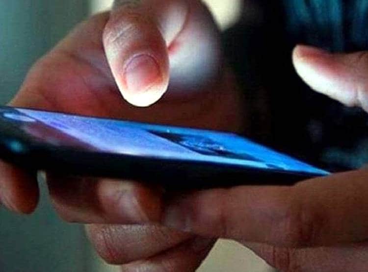 मोबाइल पर आते थे अश्लील फोटो-मैसेज, 10वीं की छात्रा ने दी जान