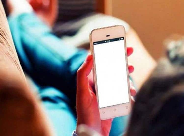 मोबाइल पर आते थे अश्लील फोटो-मैसेज, 10वीं की छात्रा ने दी जान