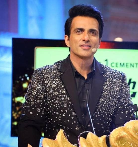 सोनू सूद बने मजदूरों के मसीहा, एक्टर की तारीफ में वायरल हुए ये फनी मीम्स