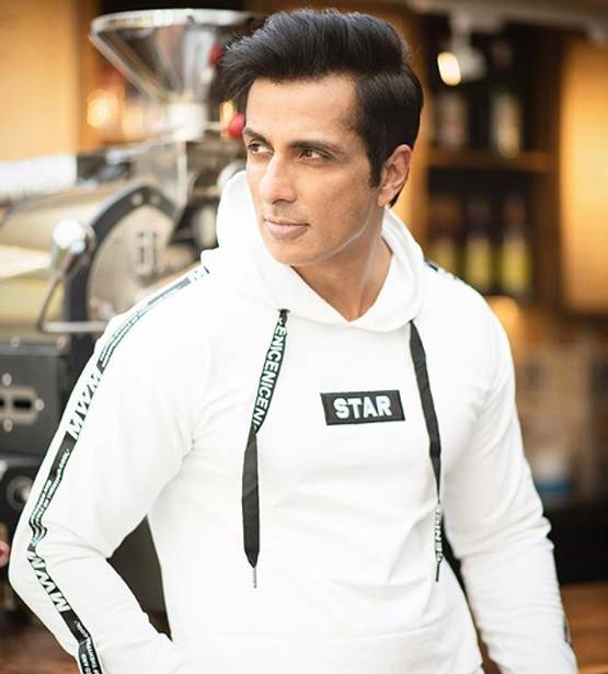 सोनू सूद बने मजदूरों के मसीहा, एक्टर की तारीफ में वायरल हुए ये फनी मीम्स