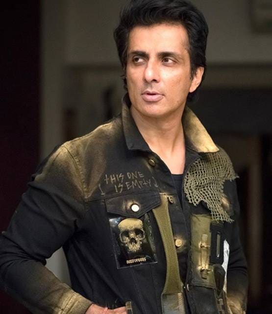 सोनू सूद बने मजदूरों के मसीहा, एक्टर की तारीफ में वायरल हुए ये फनी मीम्स